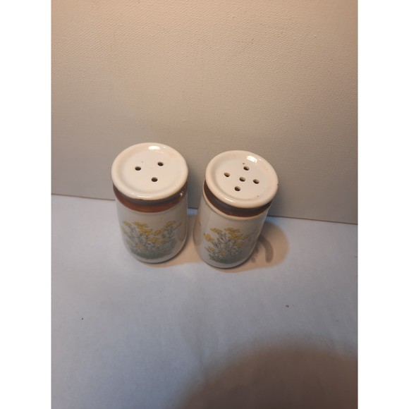 Vintage Counterpoint San Francisco Floral Salt, Pepper Shaker Set yellow flowers - Picture 4 of 4